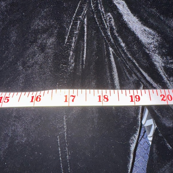 J JILL Women’s Black Embroidered Velvet Jacket Blazer Pockets BOHO - Picture 15 of 15